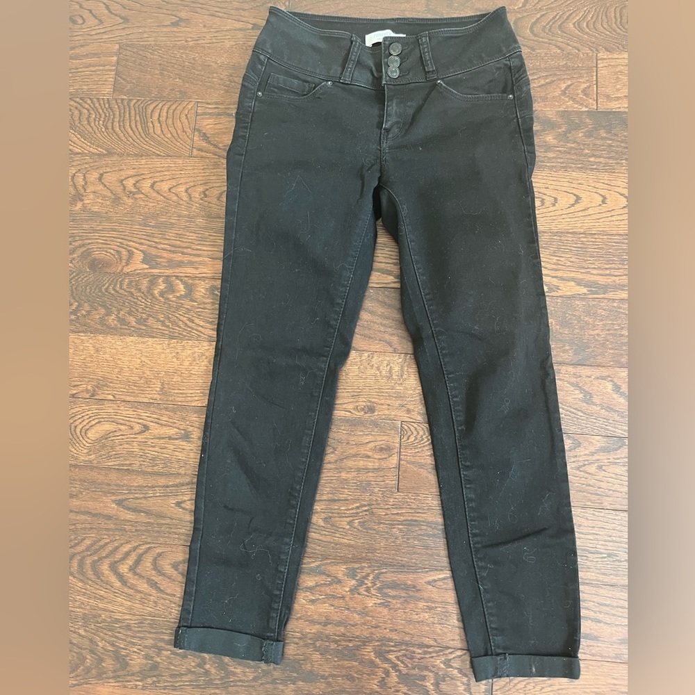 Forever 21 Los Angeles Black Cropped Jeans